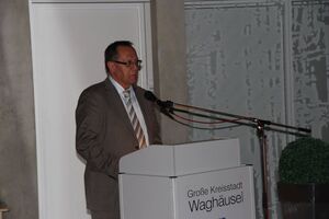 Walter Heiler bei der Vorstellung des Bildbands zur Gr. Kreisstadt